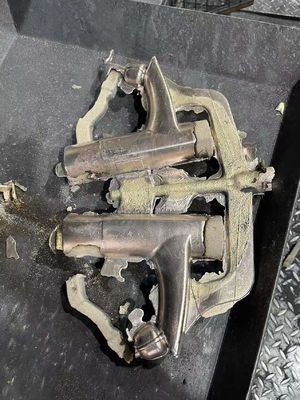 CNC литейная машинаМассовая автоматическая литейная машина- 2 манипулятора низкое давление литейная машина